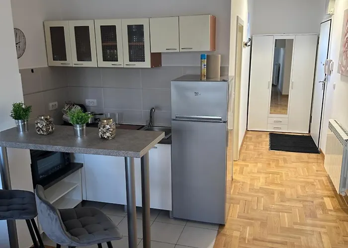 Xenija アパート *